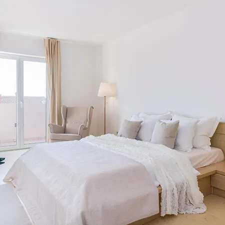 Sunny Aurora Apartman *